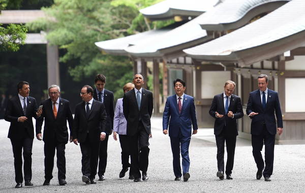 5月26日,在七国首脑峰会开幕的当天早上,各国首脑在日本首相安倍晋三