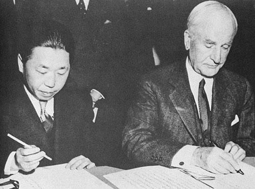 1943年1月,中国国民政府在华盛顿和重庆分别与美英签订了《中美新约》