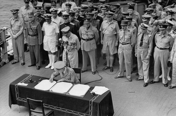 1945年日军投降仪式照 