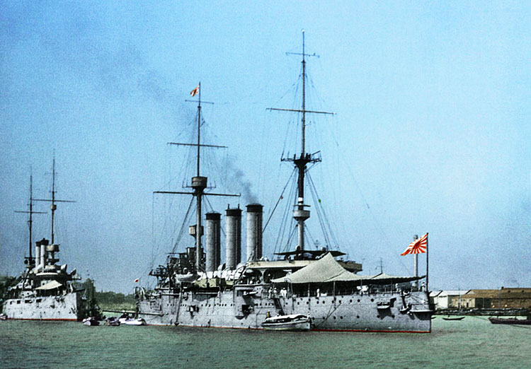 资料图：1932年，上海周边海域，日本海军的“出云”号战列舰彩照。