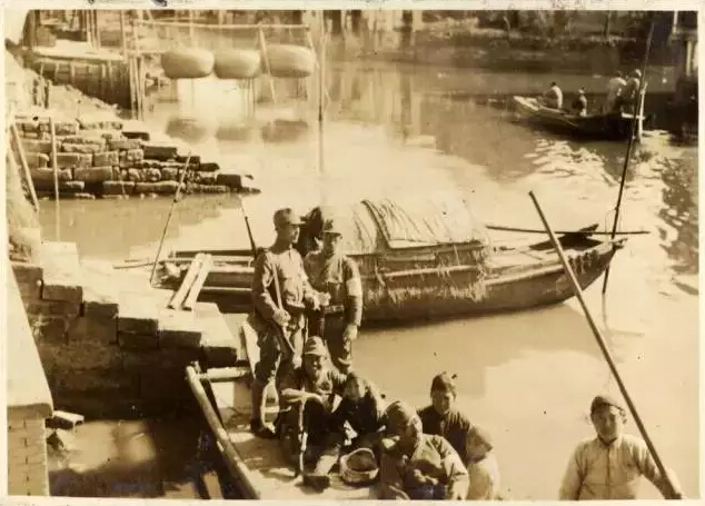 27、标明“松江市内船”。内容是今村和战友在码头搜查中国人。