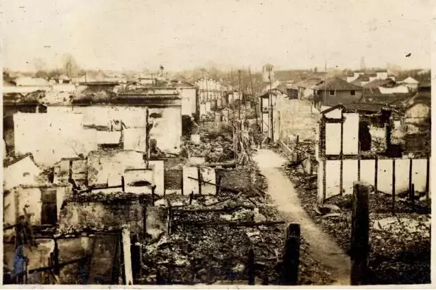 34、标明“破坏的松江市内”，为战火破坏后的松江市容。