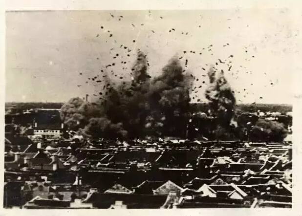 43、标明“爆击”，似与申报所载日军轰炸松江照片相同。