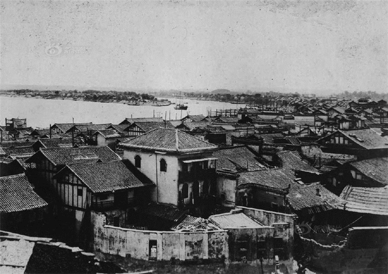 图为上世纪30年代的湘潭县城鸟瞰。