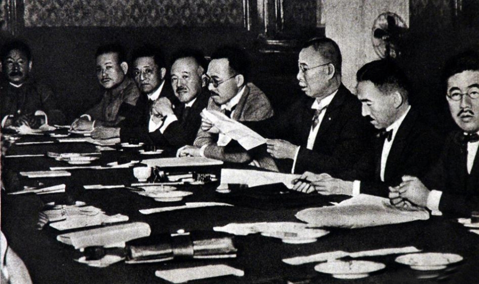 1927年6月，日本首相田中义一主持召开“东方会议”