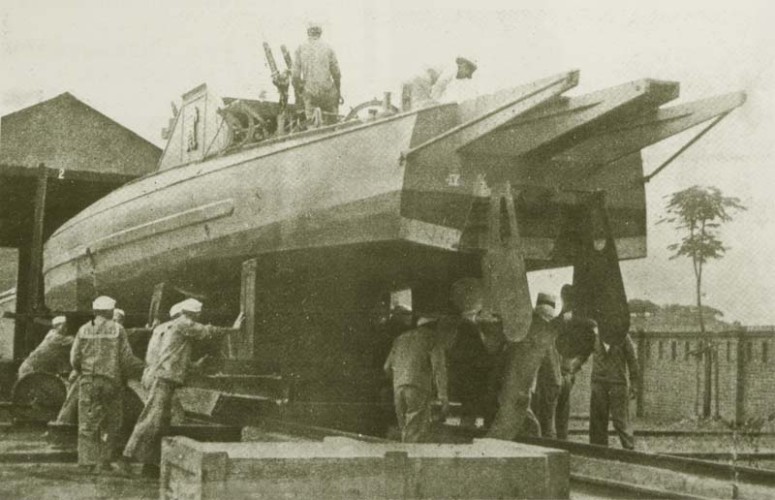 广东海军向英国Thorncroft公司进口的“第一号”号鱼雷快艇，与电雷学校的同级，属于滑航艇型的摩托快艇(CMB)，算是广东海军中的高档货。