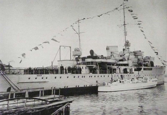 德国海军Tanga号雷艇母舰，此舰即为原中国订造后来未能交舰的“戚继光”号。