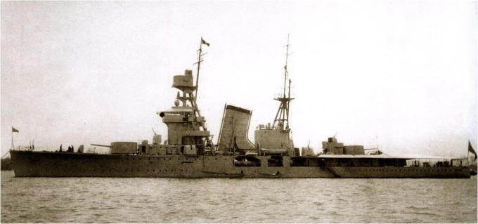 抗战前海军最大投资向日本播磨株式会社订造的“宁海”号轻巡洋舰。