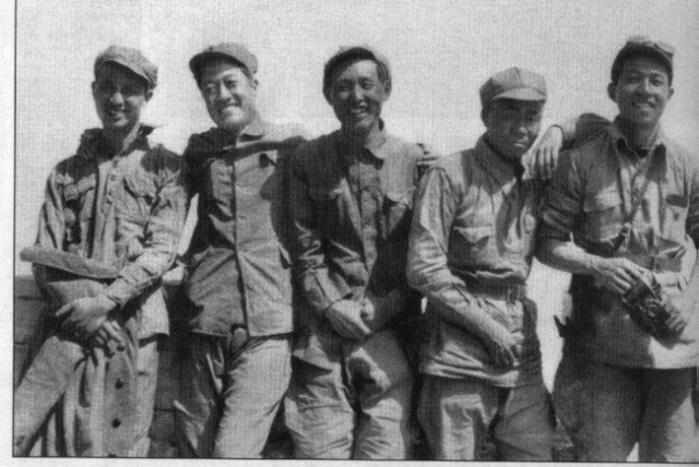1938年5月21日，陪同美国驻华武官卡尔逊到华北考察的5个战友：
