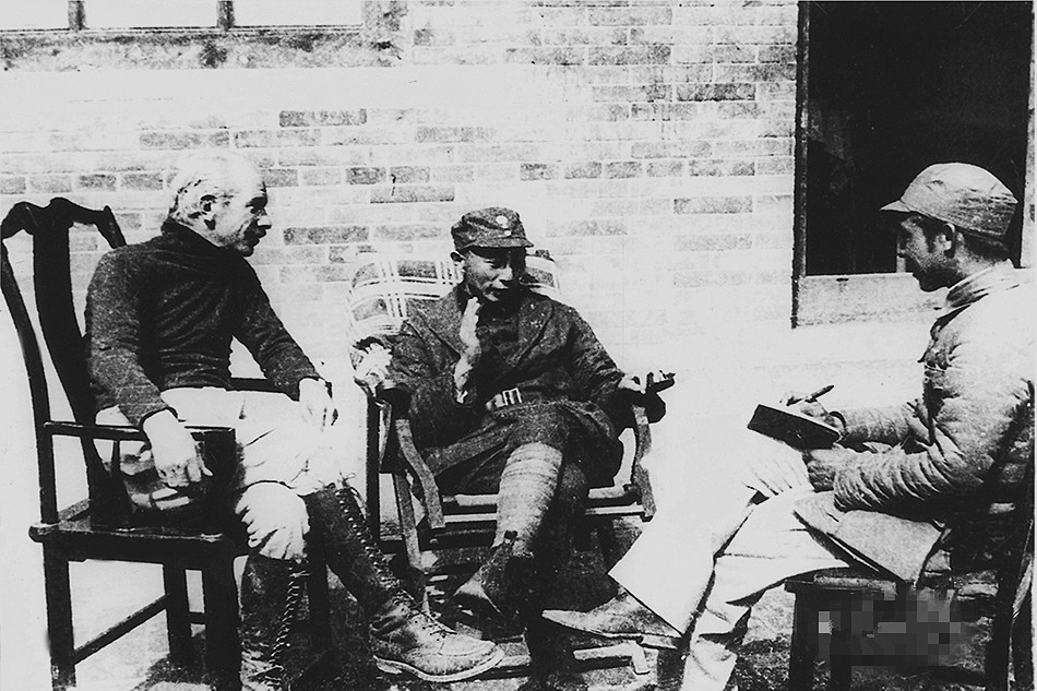 1938年6月，聂荣臻司令员会见白求恩，并聘请其为军区卫生顾问