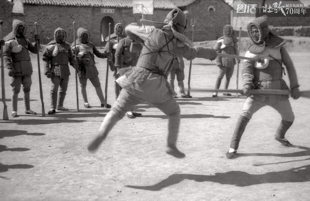 1939年，延安抗大二分校运动大会上举行的刺杀比赛。