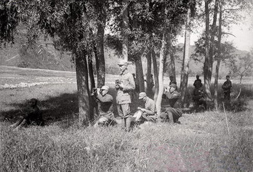 聂荣臻在前线指挥作战 左起：郭天民、聂荣臻、孙毅、许建国（1938年秋季反围攻）